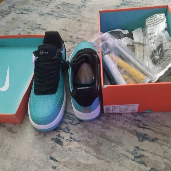 9.5 Tiffany Air force 1s - Picture 2 of 3